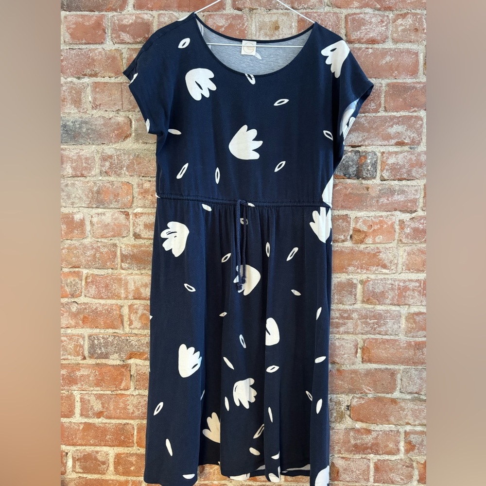 Elegant Navy and White Midi Dress
